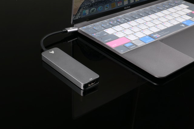 Communication par l’objet : les avantages d’un clé usb led